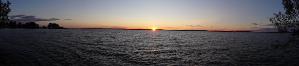 日落全景Vättern湖在瑞典图片下载