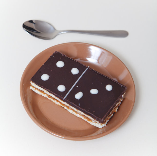 蛋糕形式的矩形多米诺瓷砖图片下载