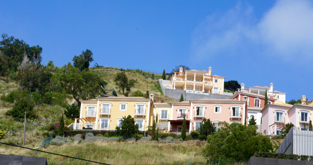 马德拉的多色房屋图片下载