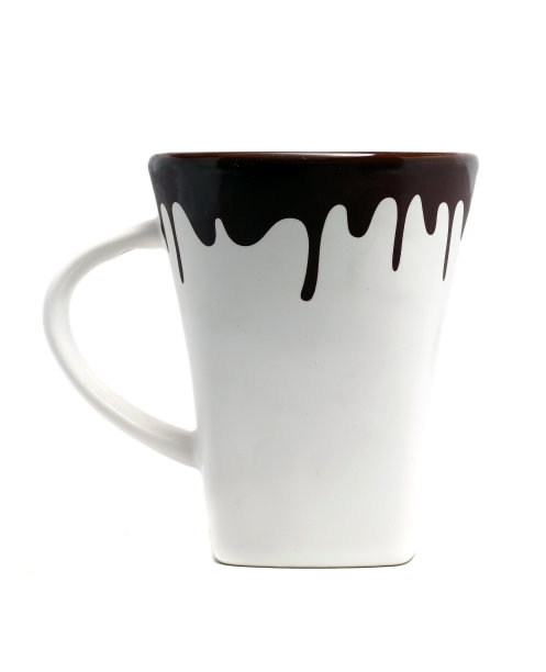 奶酪火锅白色的杯子在白色的背景图片下载