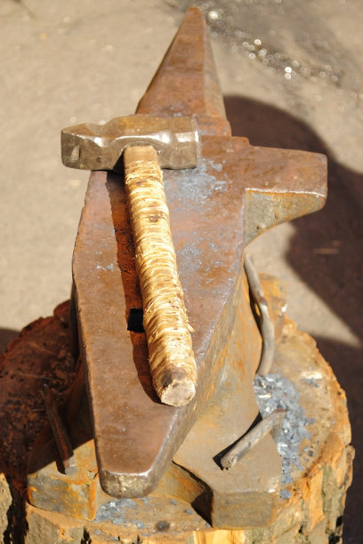 锻造生产。图片下载