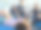 一群朋友带着吉他和酒精参加海滩派对图片下载