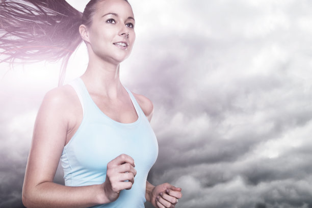 跑步的女人图片下载