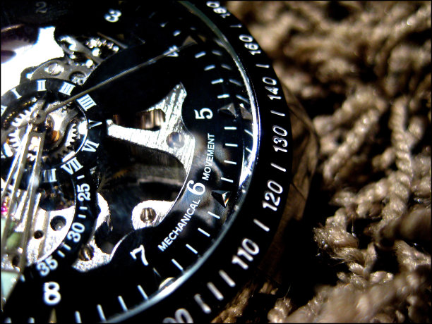 手腕看在纺织品背景图片下载