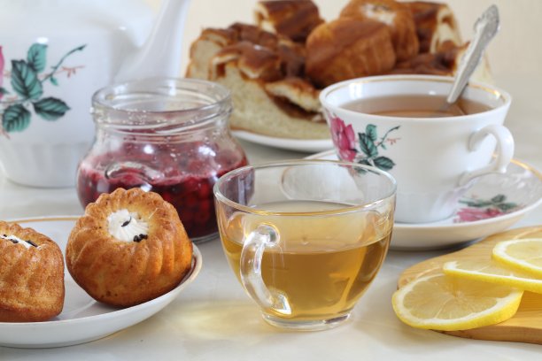 静物与新鲜的茶和多汁的柠檬图片下载