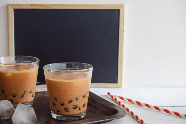 泡沫奶茶。素材图片