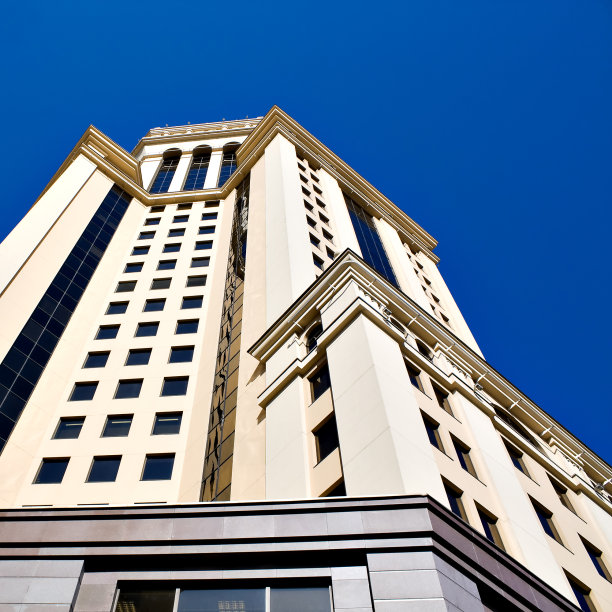 新摩天大楼的侧面视图图片下载