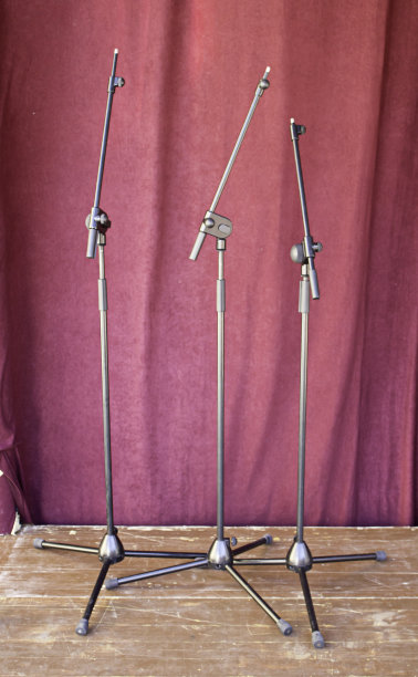 麦克风在舞台上图片下载