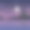 夜晚山上的城堡。神奇的夜晚。反射图片下载
