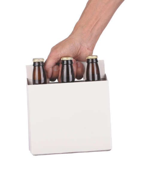 手里拿着六瓶啤酒图片下载