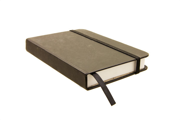 黑色封闭笔记本孤立白色图片下载