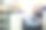 自信的商人一边浏览笔记本电脑一边看相机图片下载