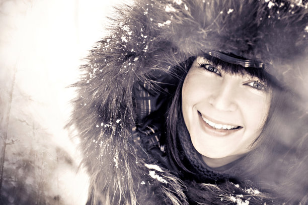 雪的冬天的女人图片下载