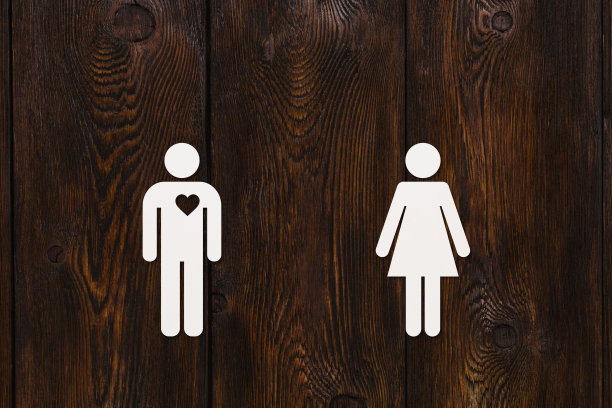 纸男人和女人的心。爱,关系的概念图片下载