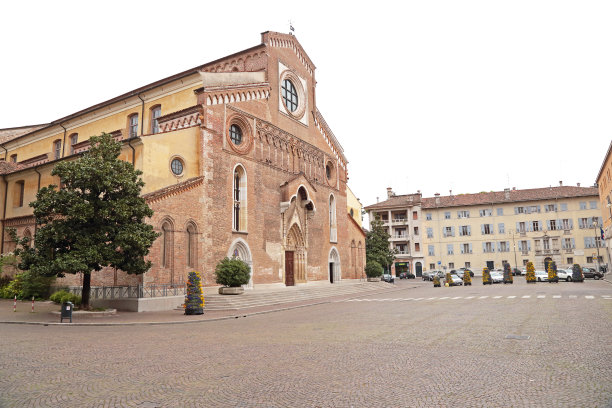 意大利乌迪内的罗马天主教圣玛丽亚马乔里大教堂图片下载