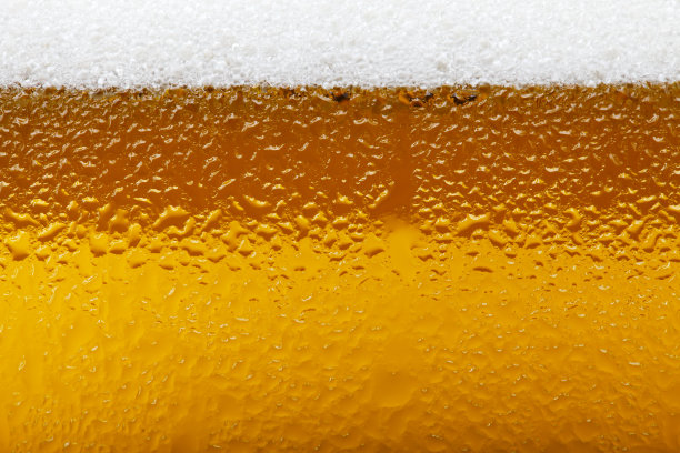 特写照片的啤酒与泡沫和泡沫图片下载
