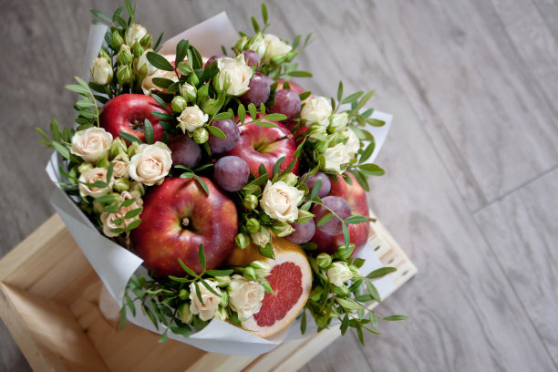 一束水果和鲜花图片下载