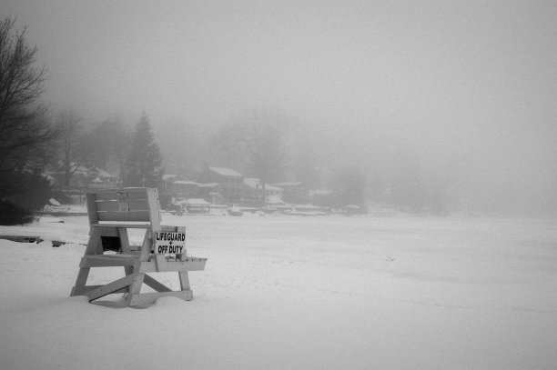 冬天的救生员图片下载