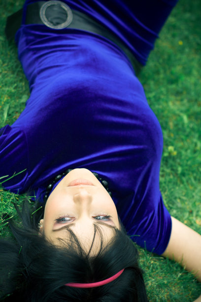 公园里的漂亮女人图片下载