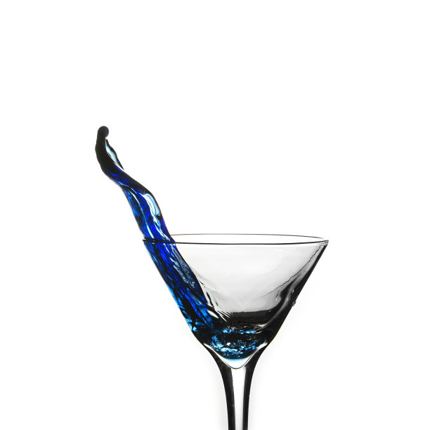 蓝色马提尼飞溅图片下载