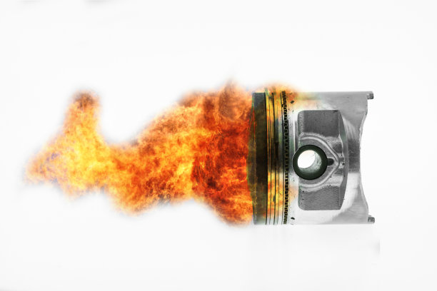 燃料在发动机活塞顶部燃烧。图片下载