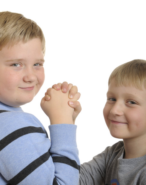 兄弟比手劲图片下载