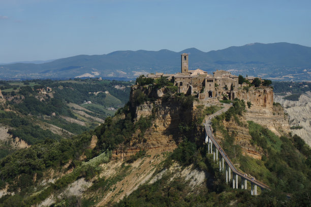 意大利拉齐奥著名的巴尼奥雷吉奥城美丽的景色图片下载