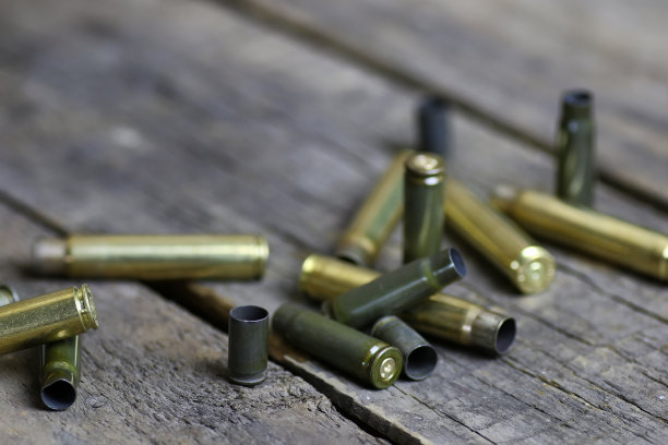 子弹和心形图片下载