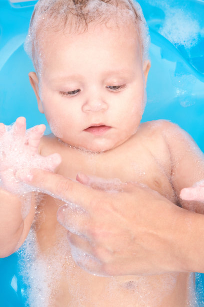 孩子在泡沫图片下载