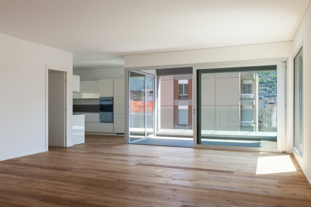 室内，带阳台的房间图片下载