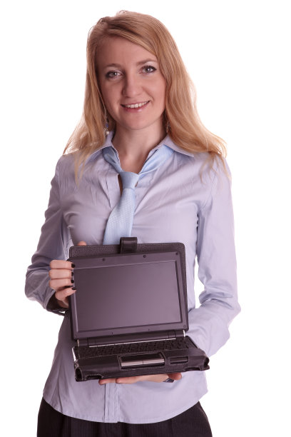 女商人展示黑屏笔记本电脑图片下载