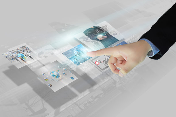 商人按虚拟屏幕。经营理念、技术图片下载