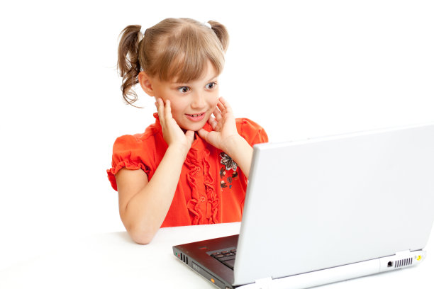 惊讶的女学生坐在笔记本上孤立的白色图片下载