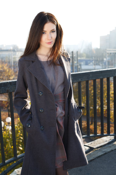 美丽的年轻女子图片下载