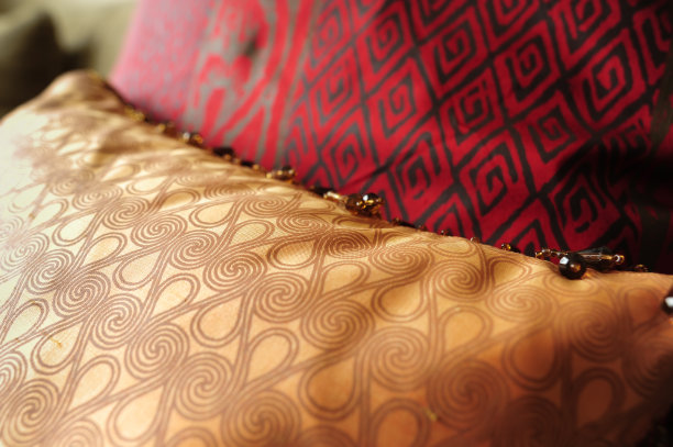 沙发上的软枕头细节图片下载