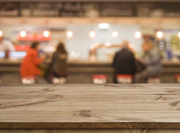 木桌前抽象模糊吧台背景图片下载