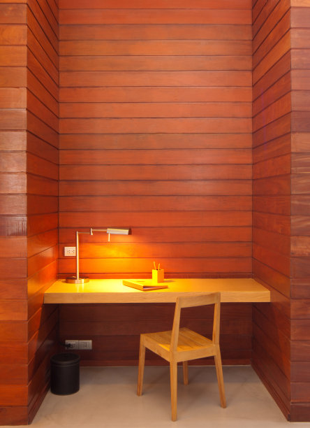 角落里工作图片下载