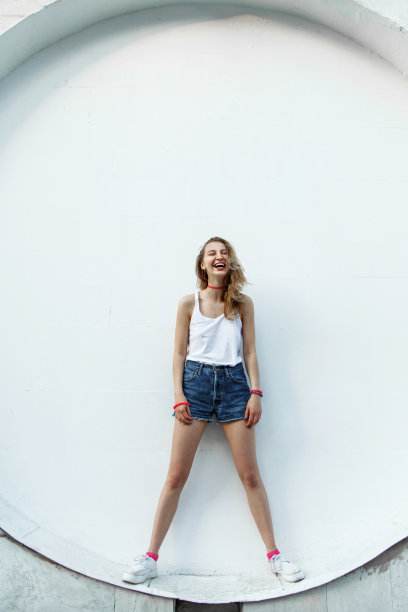 城里可笑的时髦女孩图片下载