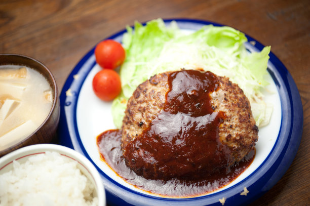 日式家庭烹饪汉堡牛排图片下载