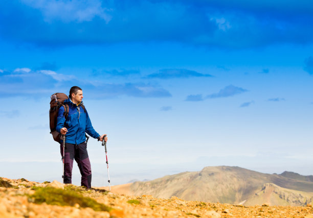 在山里远足图片下载