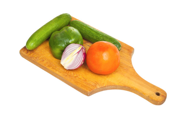 桌上放胡椒，洋葱，黄瓜和番茄图片下载