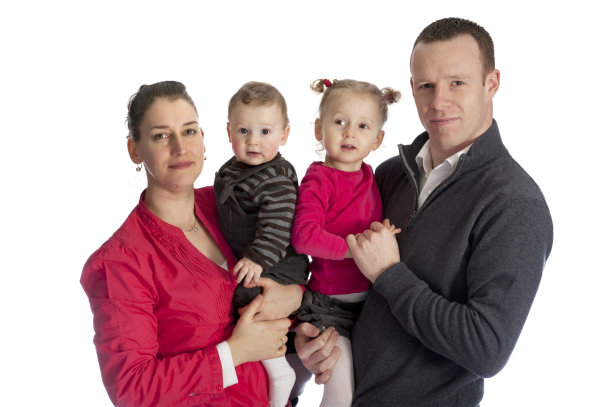 年轻的幸福的家庭图片下载