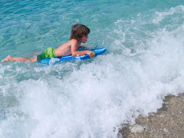 学习海上冲浪图片下载