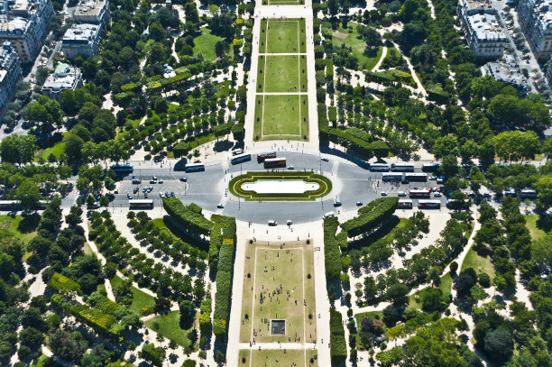 从上面看巴黎。火星公园。图片下载