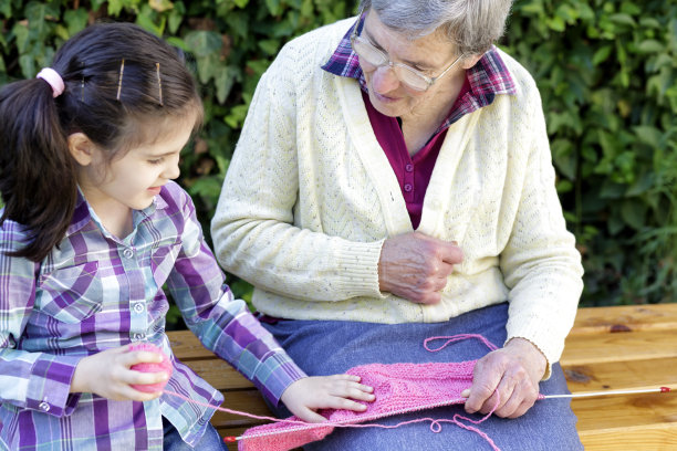 祖母和孙女图片下载