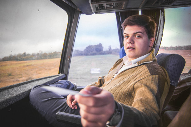 在公共汽车旅行图片下载