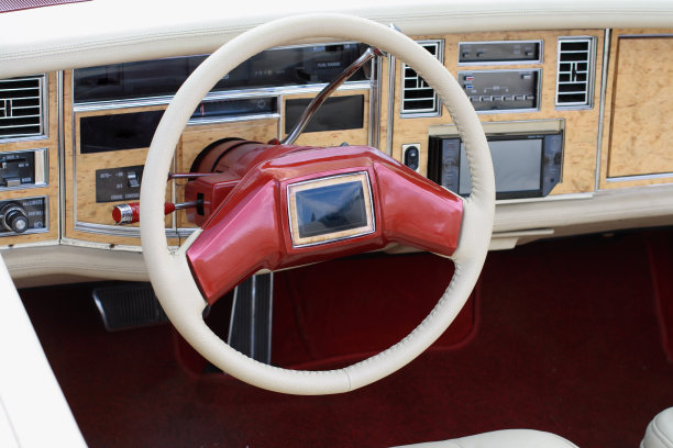 在复古的车。图片下载