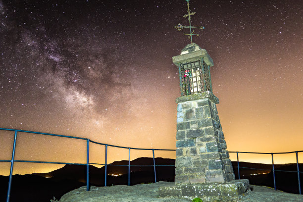 峡谷之夜图片下载