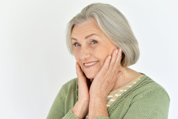 美丽的老年妇女肖像图片下载