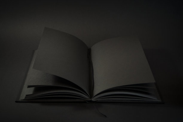黑色的书图片下载